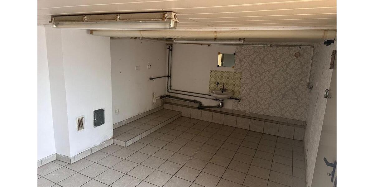 Einfamilienhaus Linden - 6 Zimmer, 220 m&sup2;, 380.000&euro; | Angebot:27023922