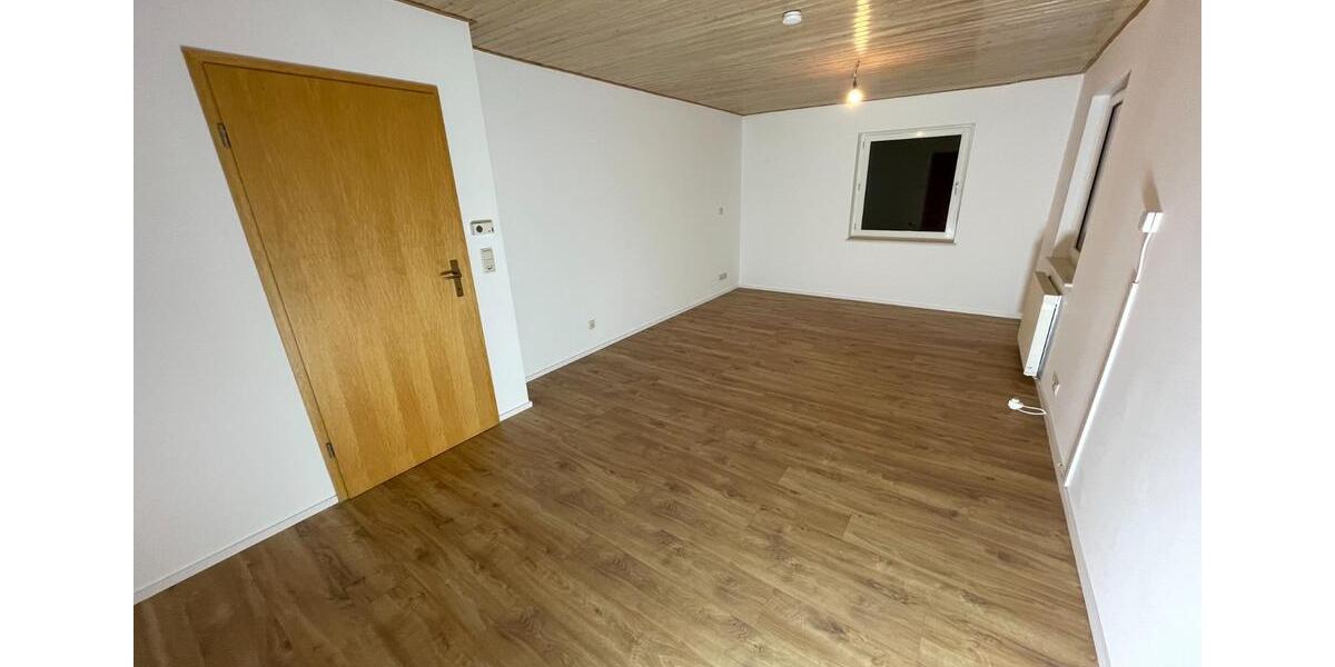 Etagenwohnung Merenberg - 7 Zimmer, 170 m&sup2;, 900&euro; | Angebot:25181642