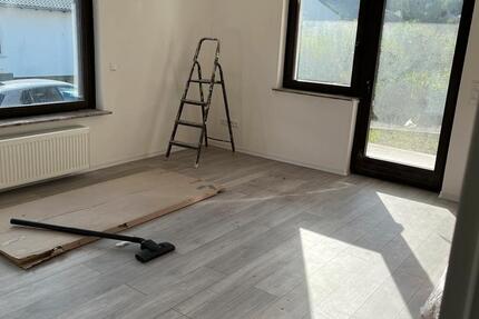 Wohnung Ehringshausen - 3 Zimmer, 81 m&sup2;, 850&euro; | Angebot:27542924