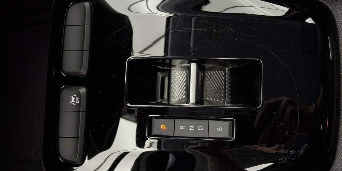 Opel Corsa e Edition 1.Hand 50 kWh Carplay Tempomat 13.400 km 14.620 &euro; Lich 35423