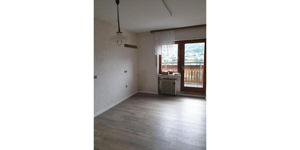 Etagenwohnung Dillenburg - 10 Zimmer, 227 m&sup2;, 199.900&euro; | Angebot:25678010