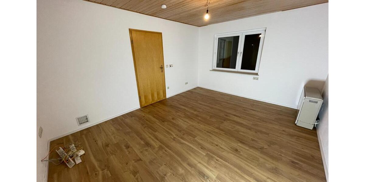 Etagenwohnung Merenberg - 7 Zimmer, 170 m&sup2;, 900&euro; | Angebot:25181642