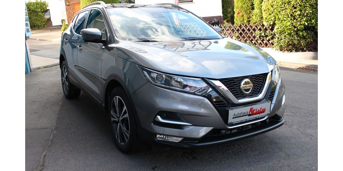 Nissan Qashqai 93.000 km 17.900 &euro; Waldsolms-Kraftsolms 35647
