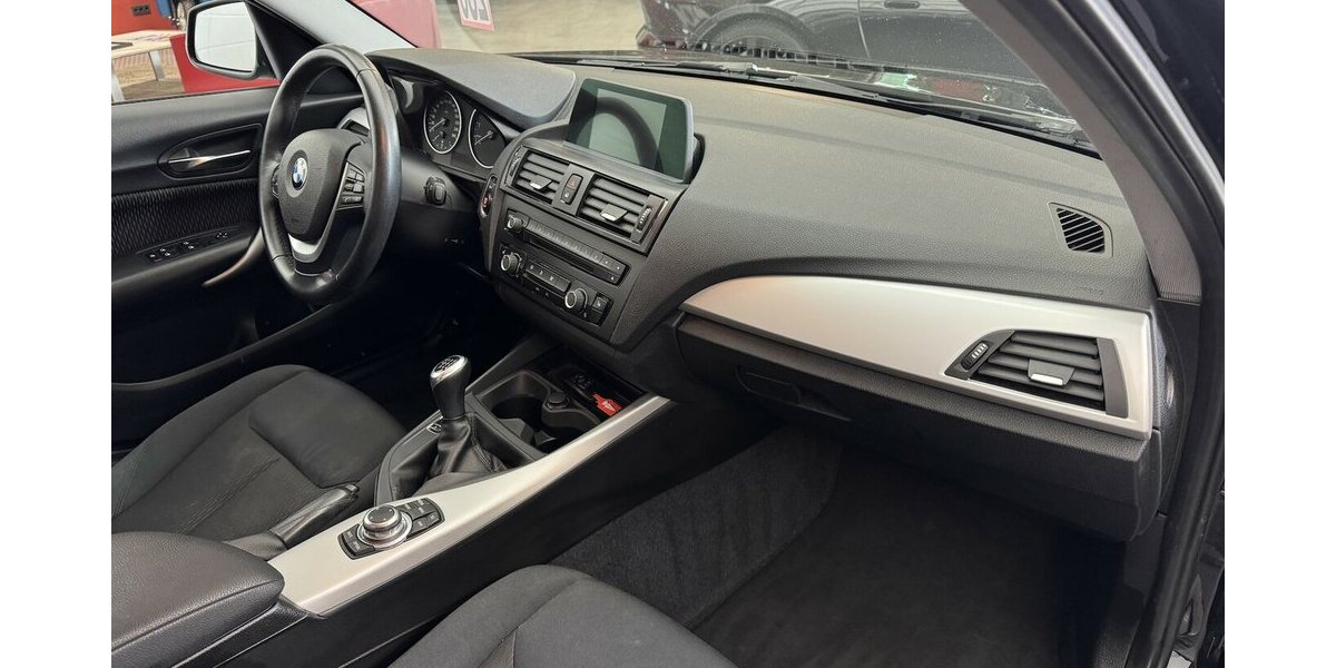 BMW 116i Navigation Sitzheizung BT PDC 111.610 km 9.690 &euro; Lich 35423