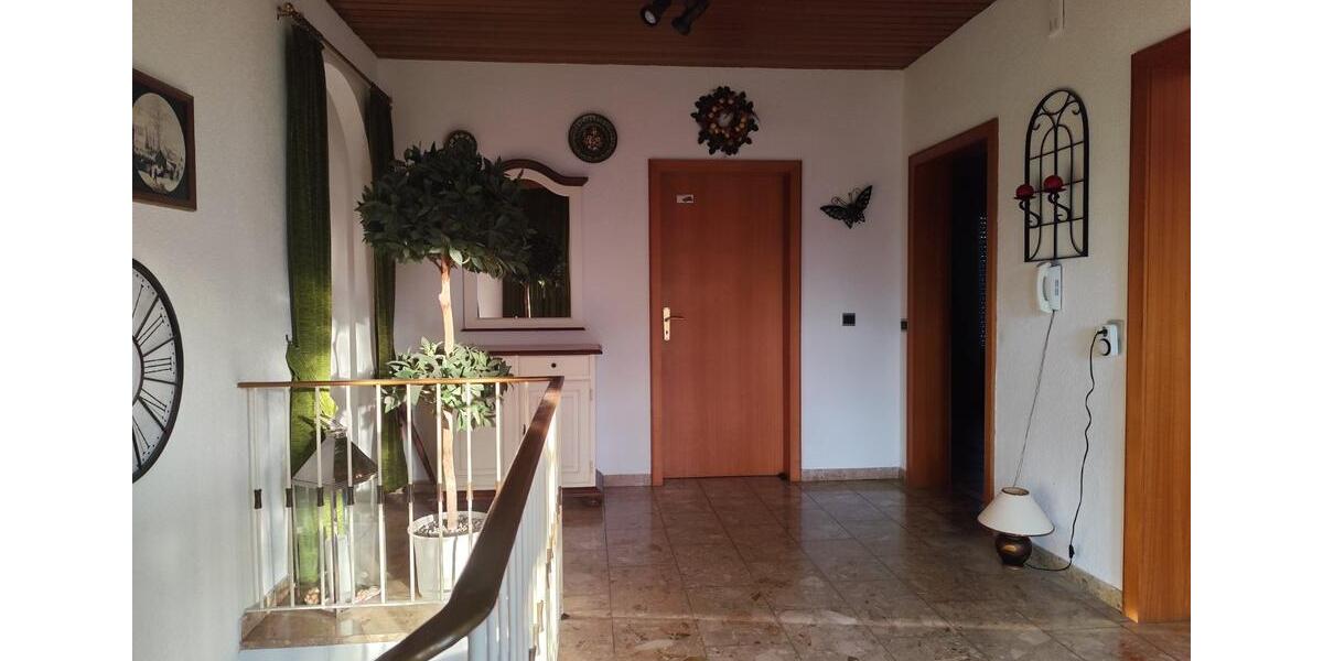 Einfamilienhaus Linden - 7 Zimmer, 200 m&sup2;, 650.000&euro; | Angebot:25883843