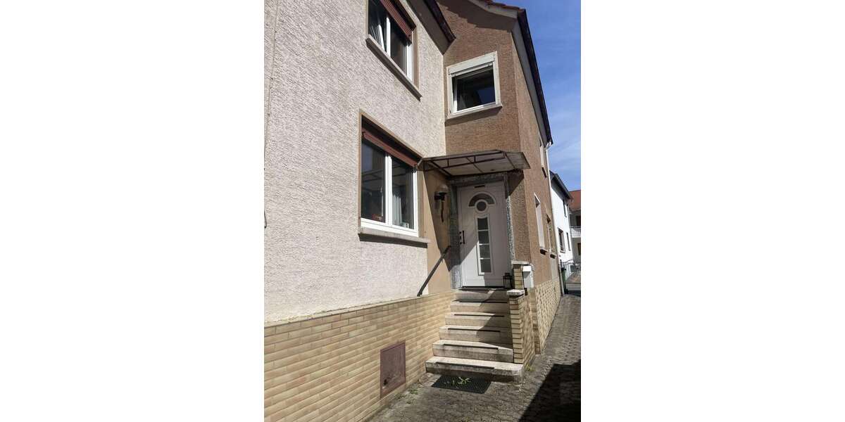 Einfamilienhaus Buseck - 7 Zimmer, 280 m&sup2;, 309.000&euro; | Angebot:23524251