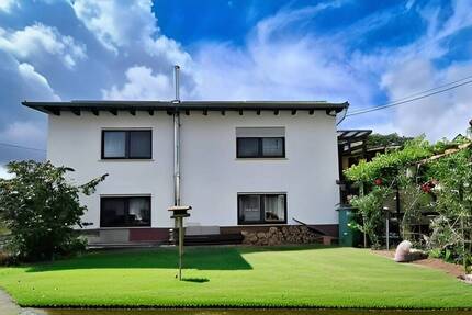 Haus Lich - 9 Zimmer, 245 m&sup2;, 330.000&euro; | Angebot:25685936