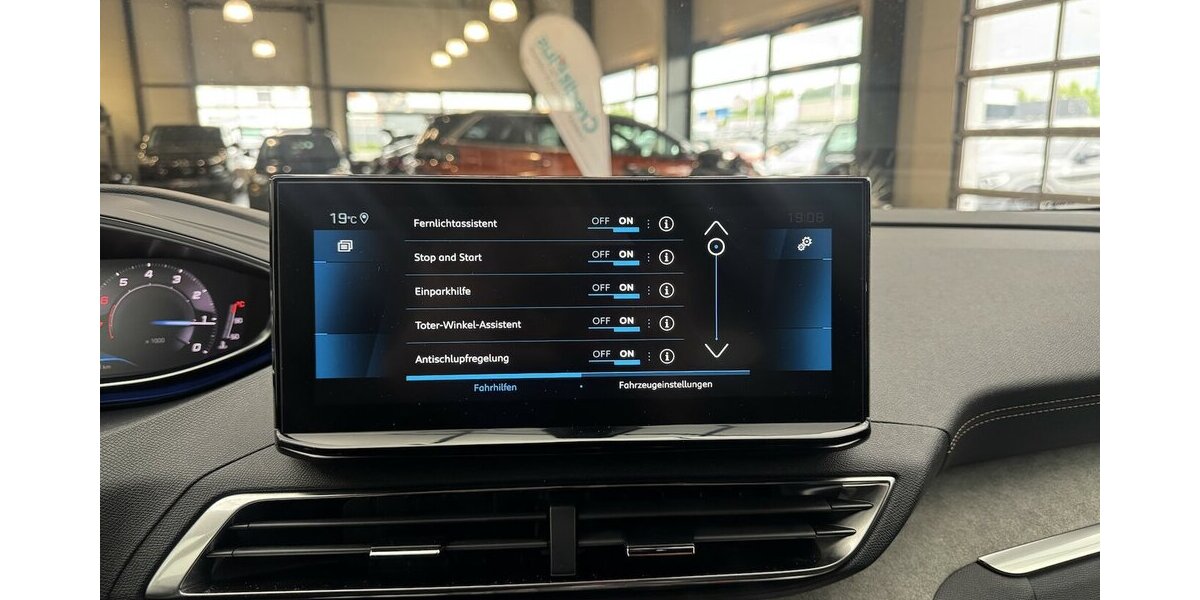 Peugeot 5008 130 EAT8 Allure 1.Hand AHK 13.300 km 25.920 &euro; Lich 35423