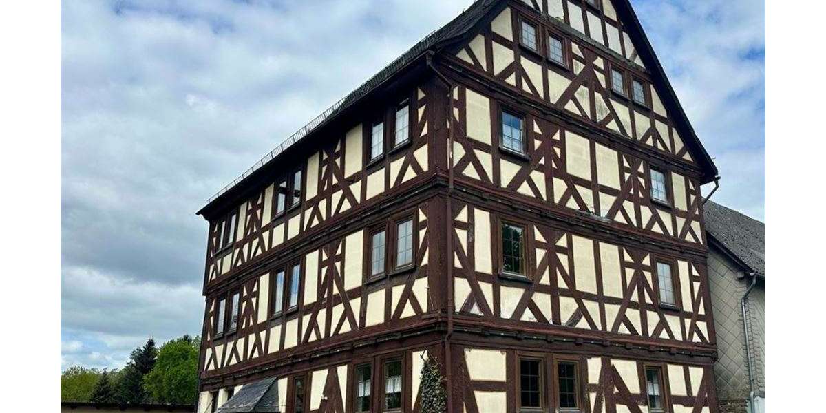 Einfamilienhaus Mittenaar - 8 Zimmer, 227 m&sup2;, 190.000&euro; | Angebot:25920494