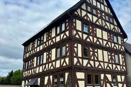 Haus Mittenaar - 8 Zimmer, 227 m&sup2;, 190.000&euro; | Angebot:25920494