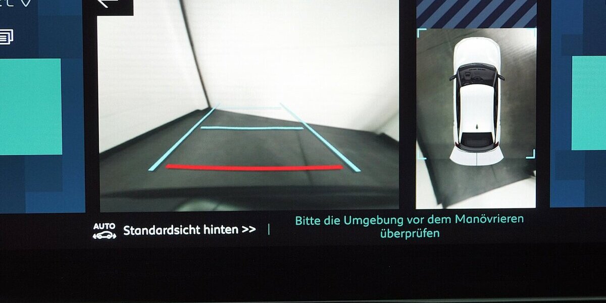 Citroen e-C4 e- 136 Shine 50 KWh LED CARPLAY 43.800 km 16.890 &euro; Lich 35423