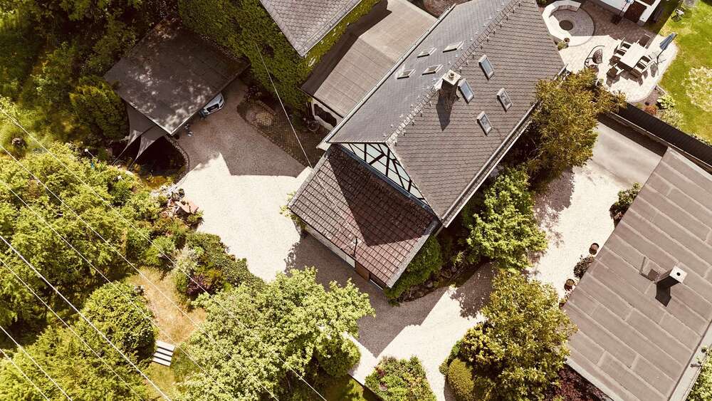 Großes Anwesen mit vielen Möglichkeiten im Grünen - Anwesen Ehringshausen | Angebot:26738021