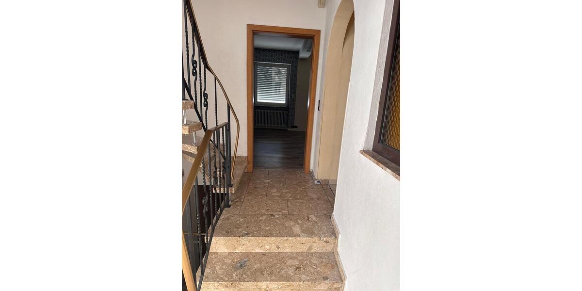 Einfamilienhaus Linden - 6 Zimmer, 220 m&sup2;, 380.000&euro; | Angebot:27023922