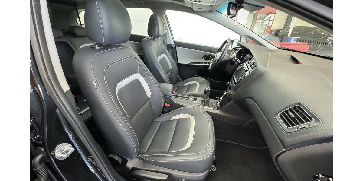 Kia cee´d Sportswagon 1.6 D Platinum Edition Xenon 56.200 km 13.990 &euro; Lich 35423