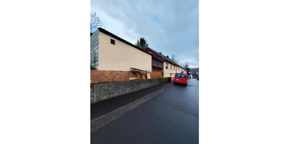 Einfamilienhaus Herborn - 10 Zimmer, 231 m&sup2;, 175.000&euro; | Angebot:26954713