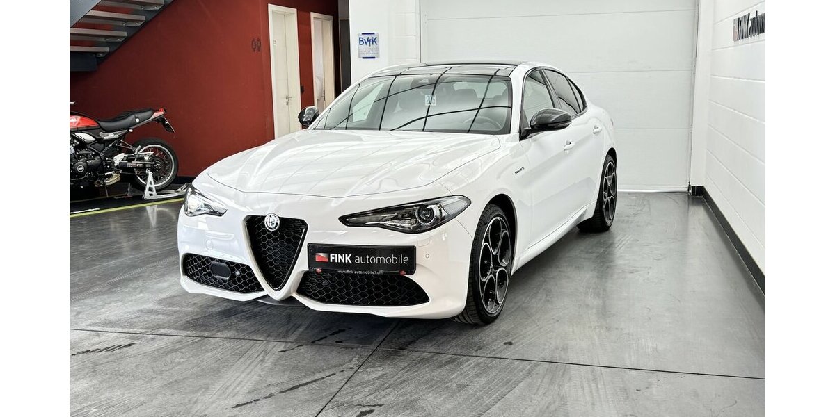 Alfa Romeo Giulia 2.0 Veloce Q4 Turbo Panoramadach Xenon 43.300 km 32.130 &euro; Lich 35423