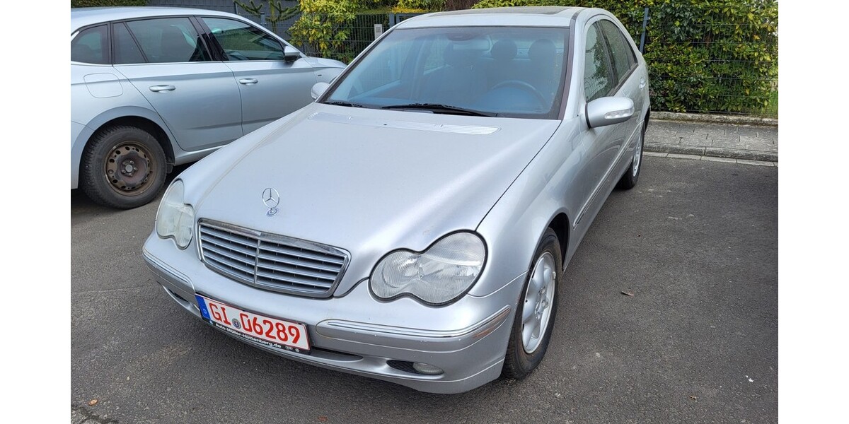 Mercedes-Benz 220 66.300 km 8.900 &euro; Linden 35440