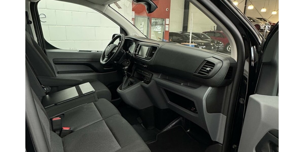 Opel Vivaro Cargo 1.5 D Edition M 1.Hand Sitzhzg 9.900 km 21.520 &euro; Lich 35423