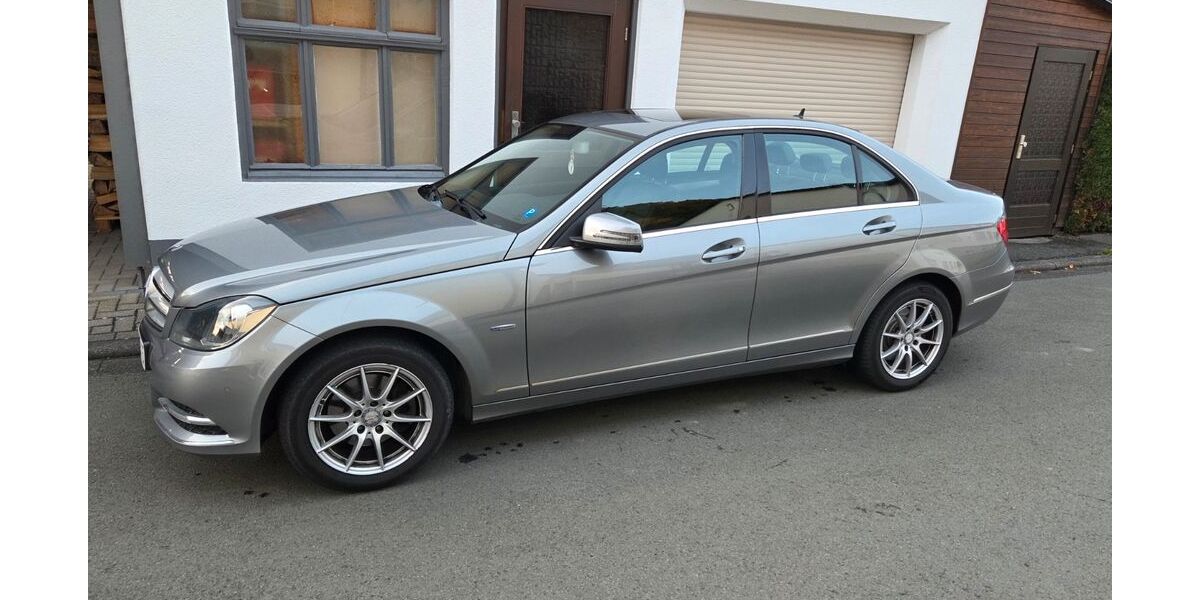 Mercedes-Benz C 220 218.000 km 7.800 &euro; Niederscheld 35687