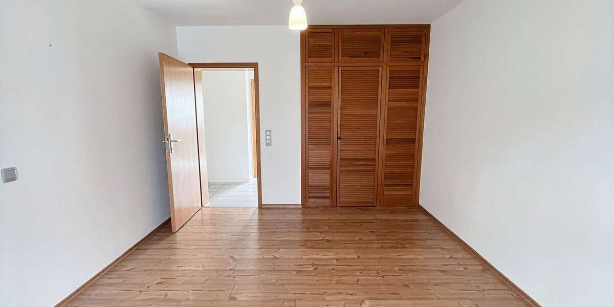 Schöne Doppelhaushälfte in Wehrheim mit zwei Wohnungen, Garten & Garage - Doppelhaushälfte Wehrheim | Angebot:27271153