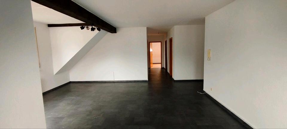Dachgeschoßwohnung Aßlar - 3 Zimmer, 75 m&sup2;, 1.100&euro; | Angebot:26250164