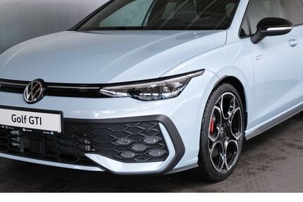 VW Golf 5.000 km 48.970 &euro; Hüttenberg-Rechtenbach 35625