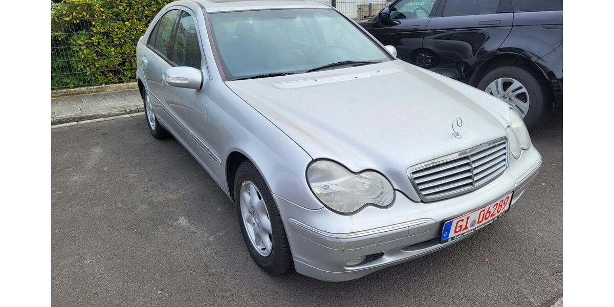 Mercedes-Benz 220 66.300 km 8.900 &euro; Linden 35440