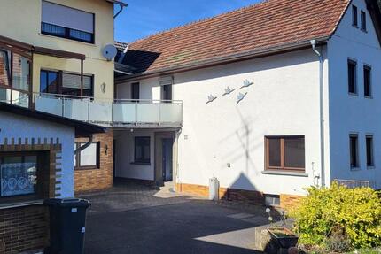 Haus Biebertal - 8 Zimmer, 300 m&sup2;, 350.000&euro; | Angebot:26847319