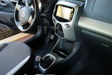 Toyota Aygo (X) 82.500 km 6.900 &euro; Runkel 65594