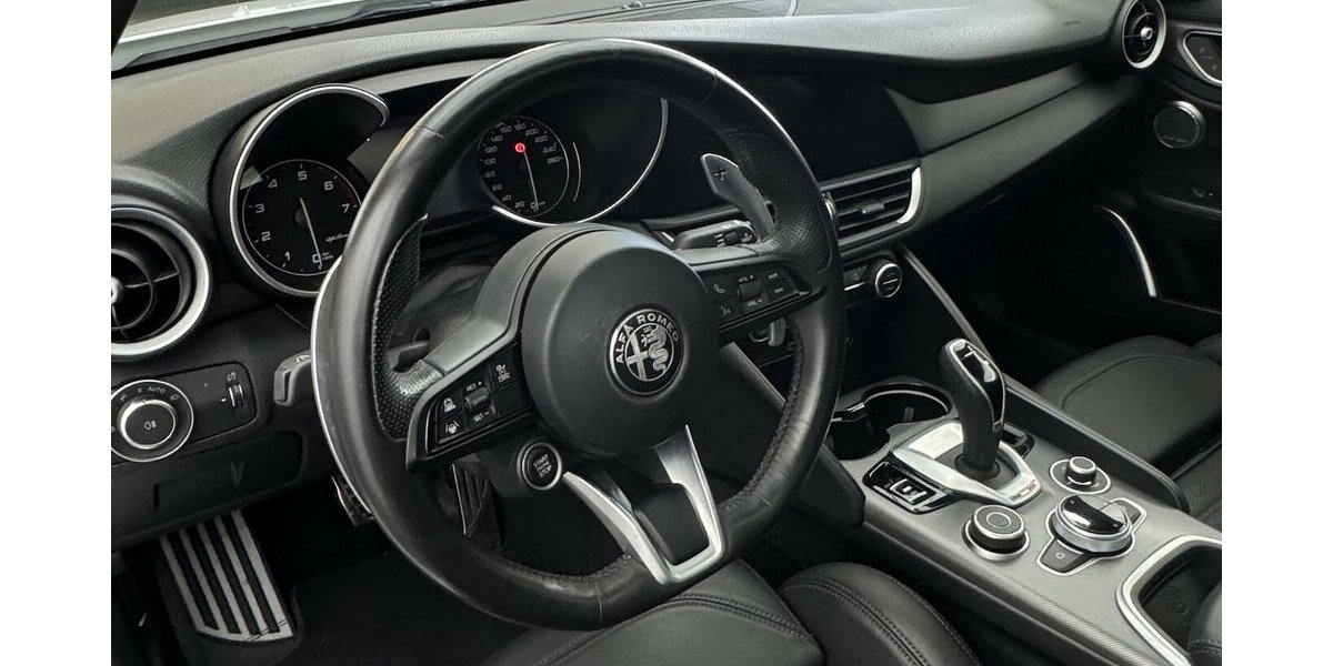 Alfa Romeo Giulia 2.0 Veloce Q4 Turbo Panoramadach Xenon 43.300 km 32.970 &euro; Lich 35423