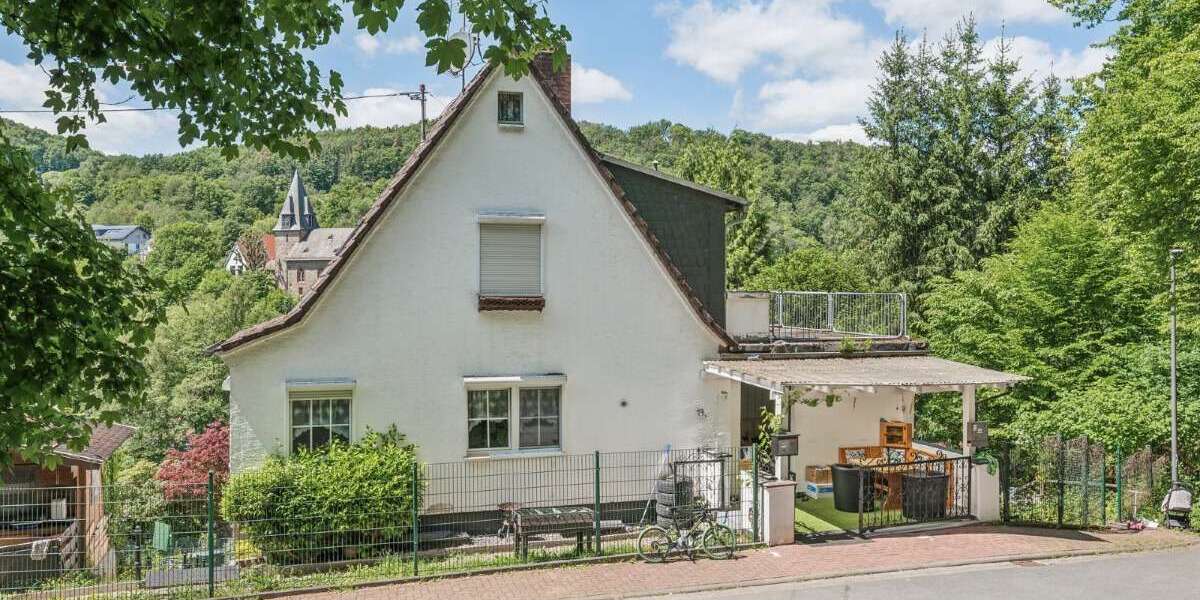 Vielseitiges Zweifamilienhaus mit Ausblick und Garten - Mehrfamilienhaus, Wohnhaus Weilrod | Angebot:21142457