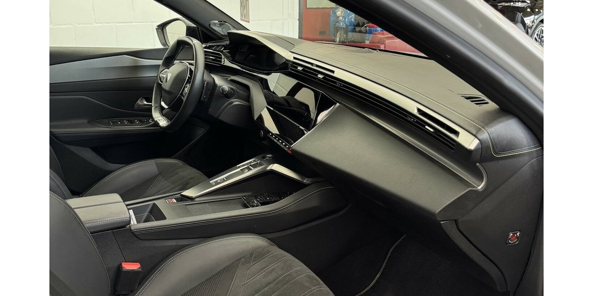 Peugeot 408 GT 130 PureTech EAT8 Focal Panodach 32.000 km 24.120 &euro; Lich 35423