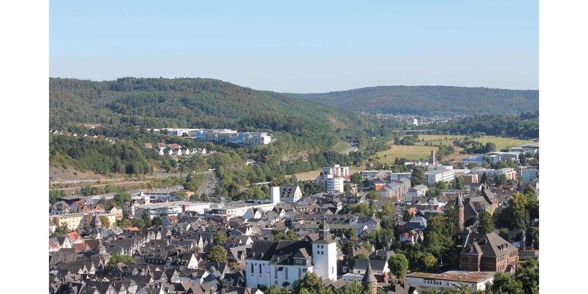 Einfamilienhaus Herborn - 8 Zimmer, 240 m&sup2;, 1.650&euro; | Angebot:27032042