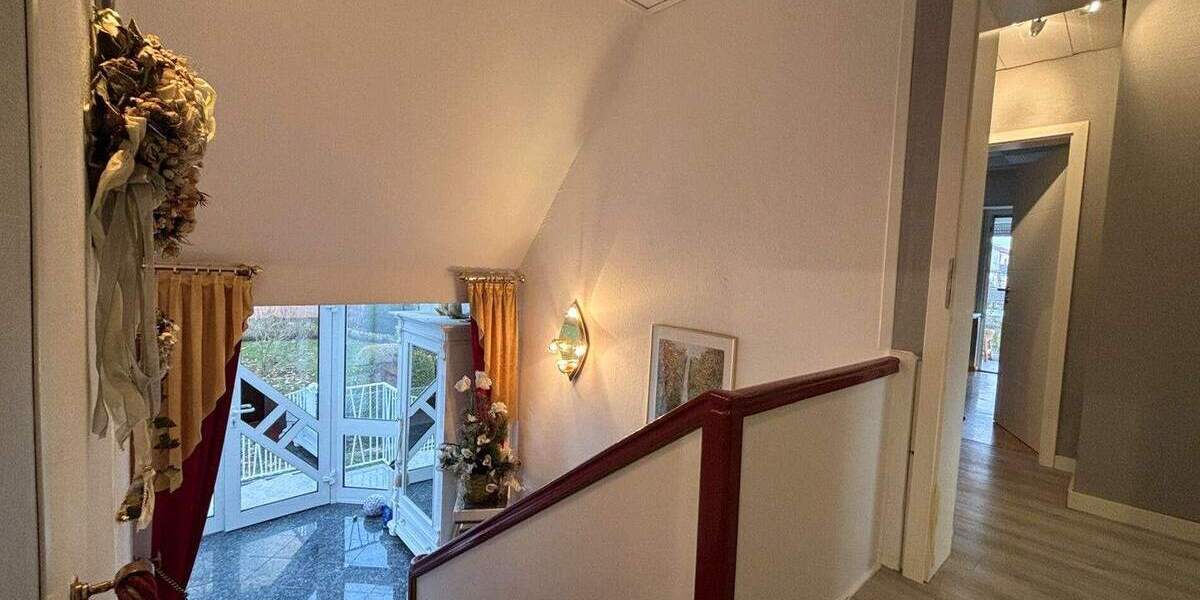 Mehrfamilienhaus, Wohnhaus Gladenbach / Mornshausen Mornshausen - 8 Zimmer, 280 m&sup2;, 299.000&euro; | Angebot:25736624