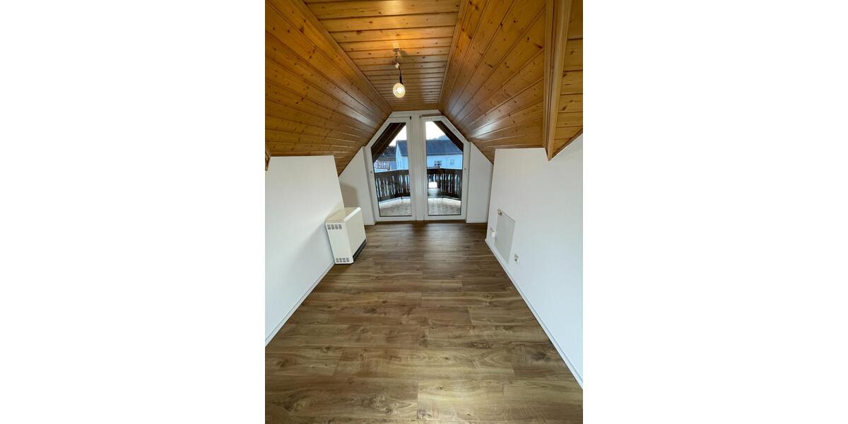 Etagenwohnung Merenberg - 7 Zimmer, 170 m&sup2;, 900&euro; | Angebot:25181642