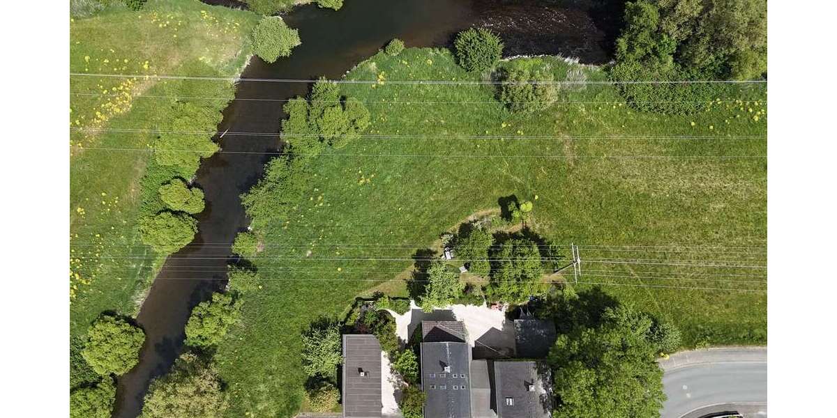 Großes Anwesen mit vielen Möglichkeiten im Grünen - Anwesen Ehringshausen | Angebot:26738021
