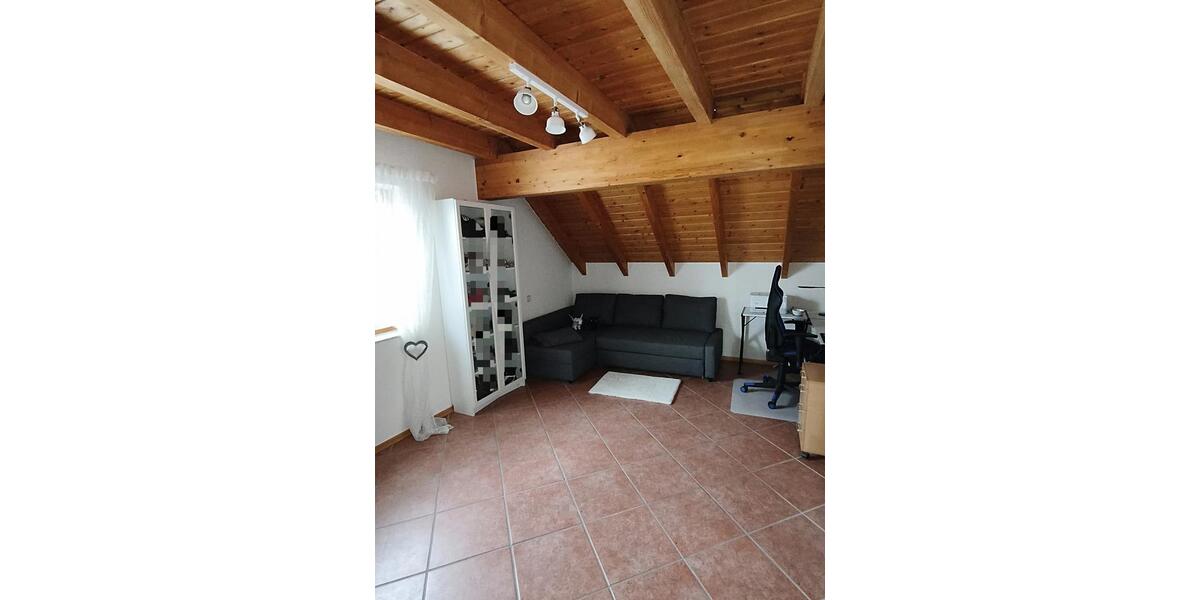 Dachgeschoßwohnung Mittenaar - 3 Zimmer, 120 m&sup2;, 700&euro; | Angebot:26228114