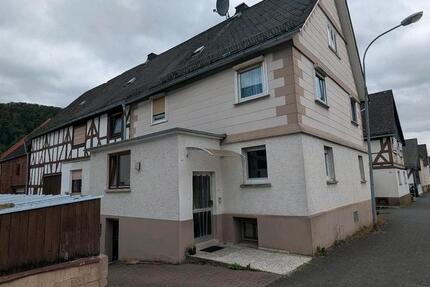 Haus Dillenburg Frohnhausen - 8 Zimmer, 220 m&sup2;, 369.000&euro; | Angebot:27497413