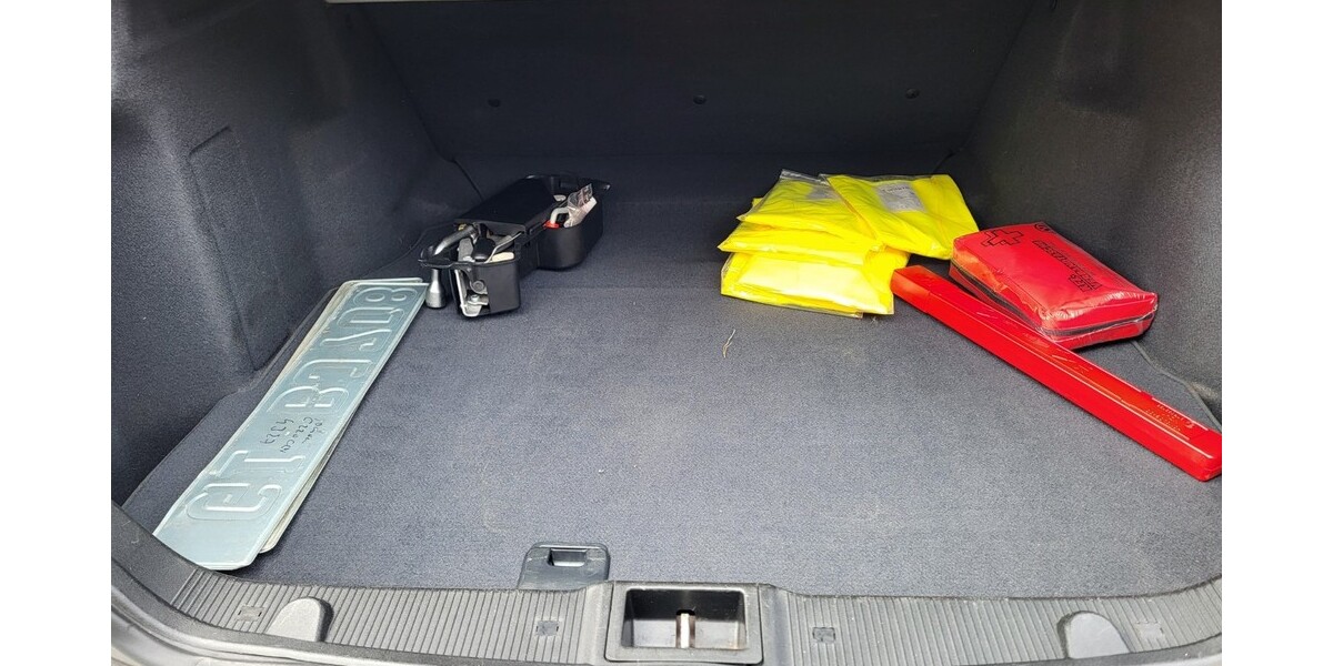 Mercedes-Benz 220 66.300 km 8.900 &euro; Linden 35440