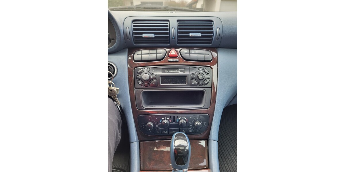 Mercedes-Benz 220 66.300 km 8.900 &euro; Linden 35440