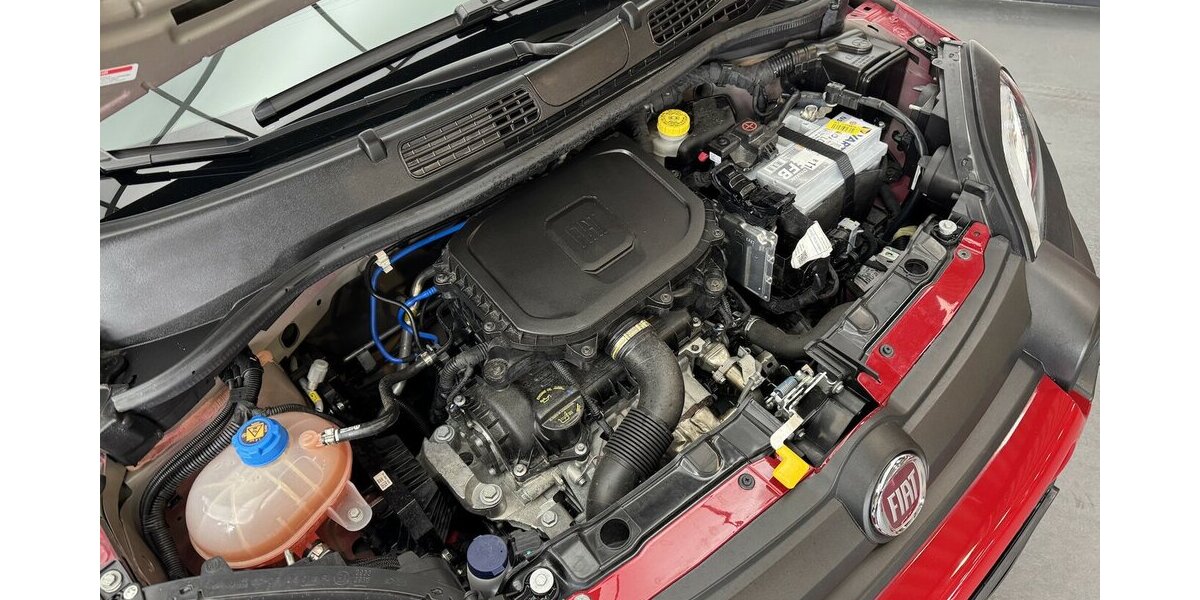 Fiat Panda Cross Red 1.0 Hybrid 1.Hand Neuwertig! 1.600 km 13.740 &euro; Lich 35423