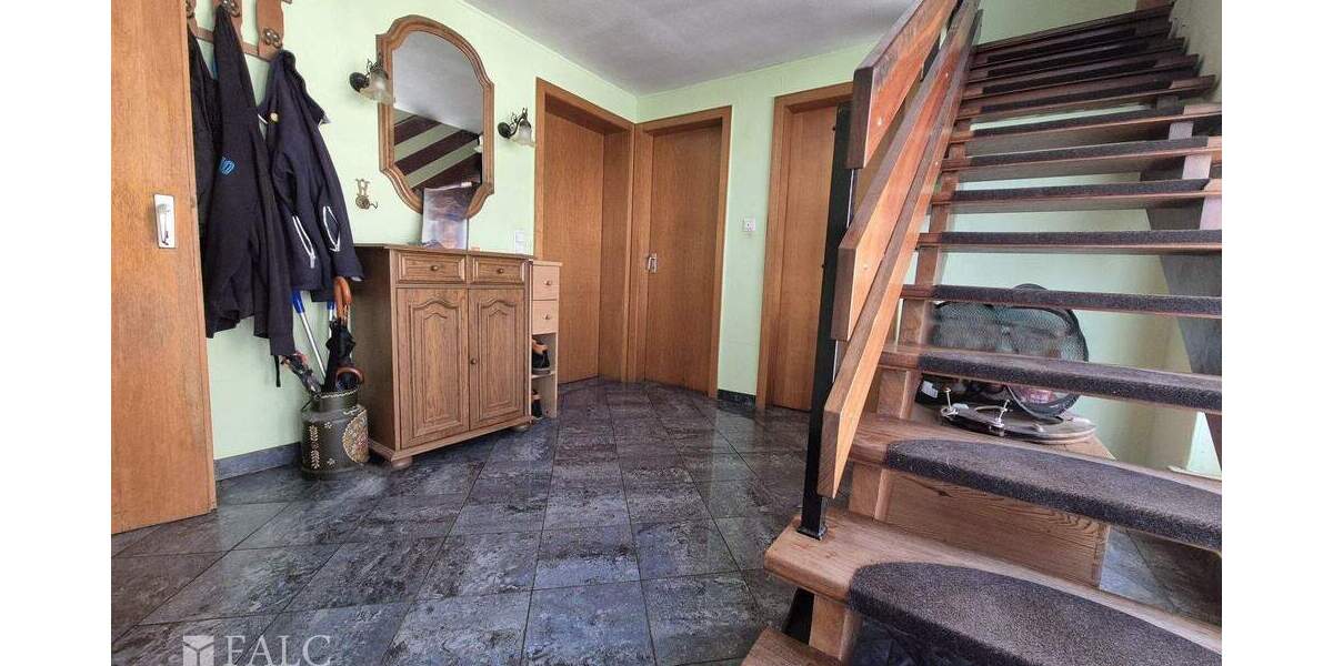 Mehrfamilienhaus, Wohnhaus Grävenwiesbach Hundstadt - 8 Zimmer, 230 m&sup2;, 340.000&euro; | Angebot:25776084