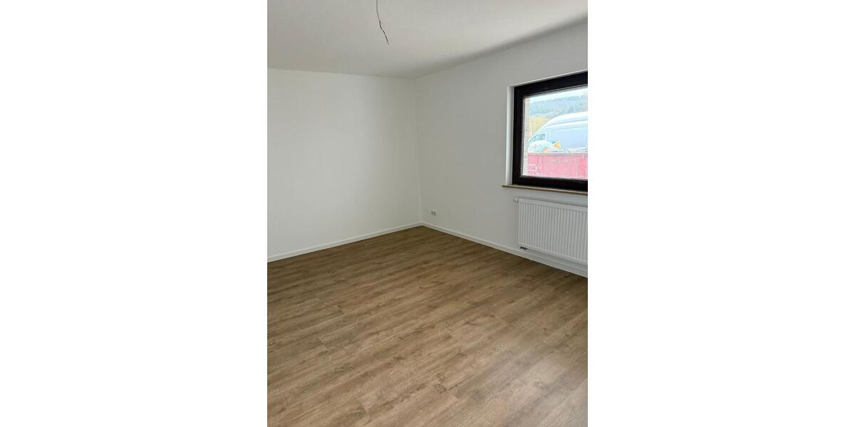 Etagenwohnung Ehringshausen - 3 Zimmer, 85 m&sup2;, 1.000&euro; | Angebot:25501536