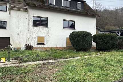 Haus Aßlar - 8 Zimmer, 240 m&sup2;, 215.000&euro; | Angebot:25355586