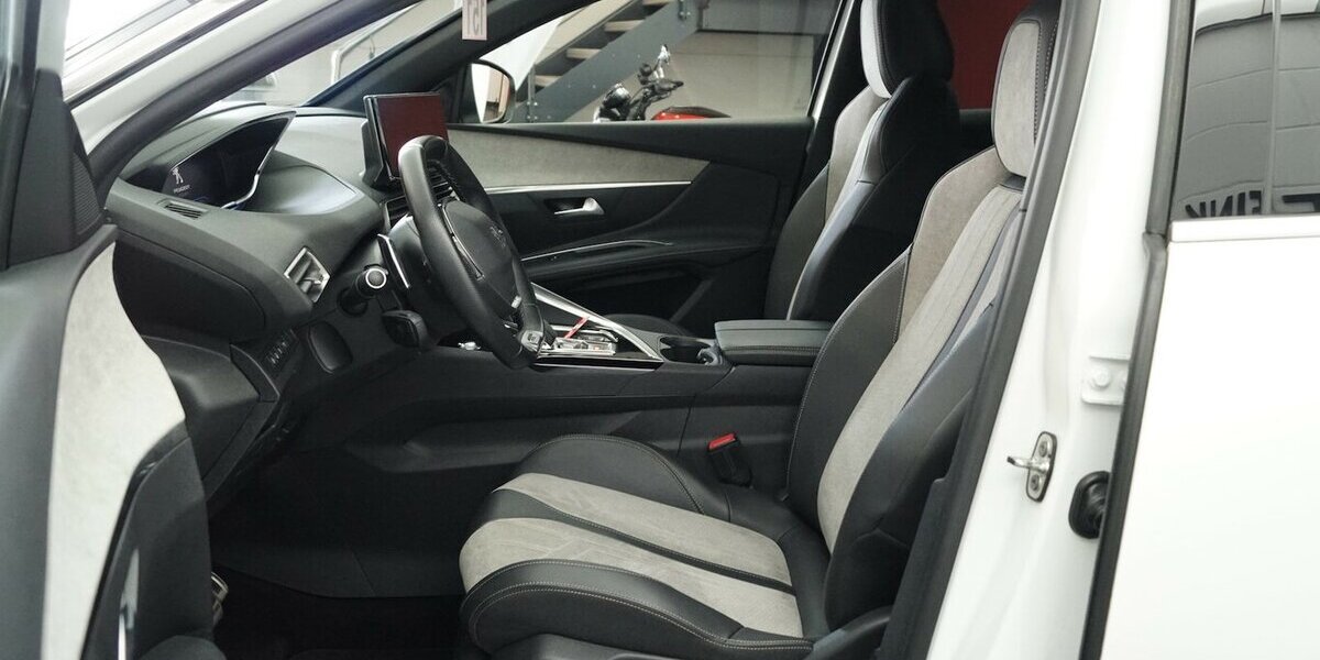 Peugeot 3008 225 GT Plug-In Hybrid LED CARPLAY LEDER 52.400 km 21.220 &euro; Lich 35423