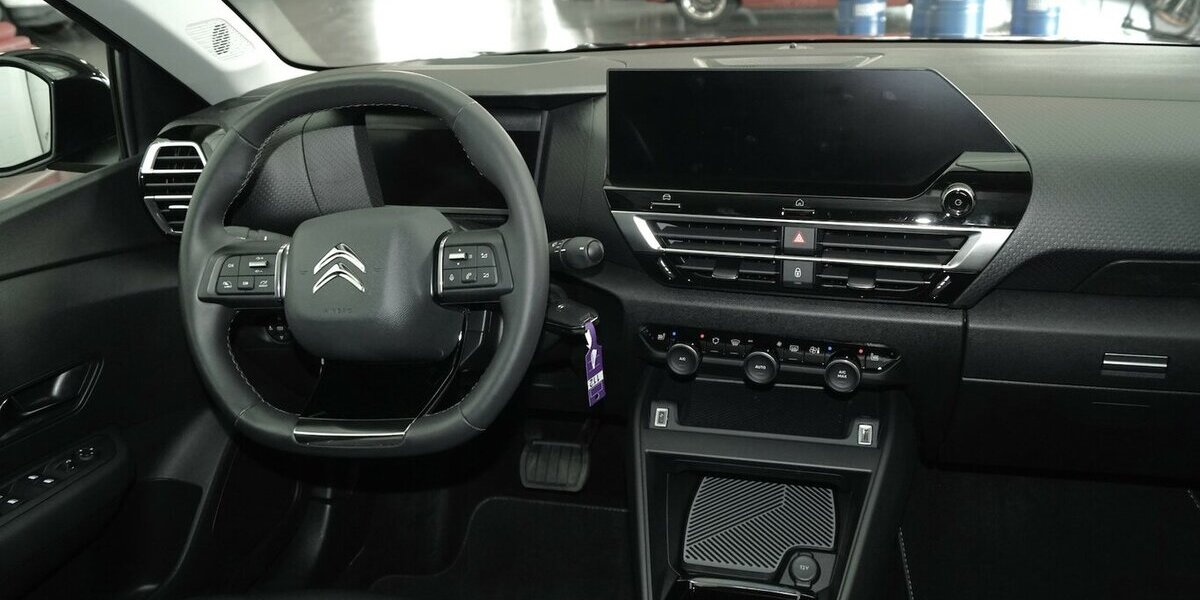 Citroen e-C4 e- 136 Shine 50 KWh LED CARPLAY 43.800 km 17.320 &euro; Lich 35423