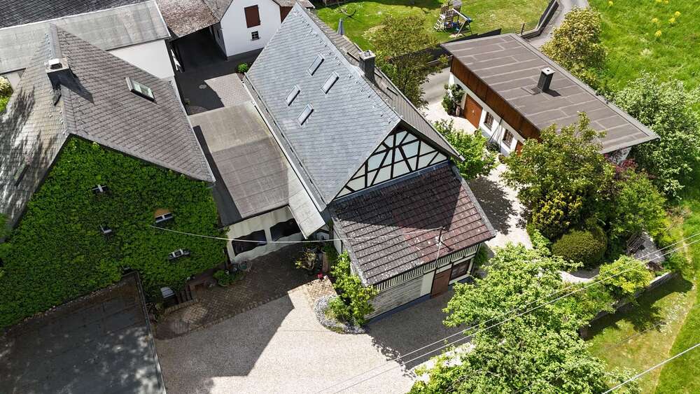 Einmalig: Großes Anwesen mit vielen Möglichkeiten im Grünen - Anwesen Ehringshausen | Angebot:27095964