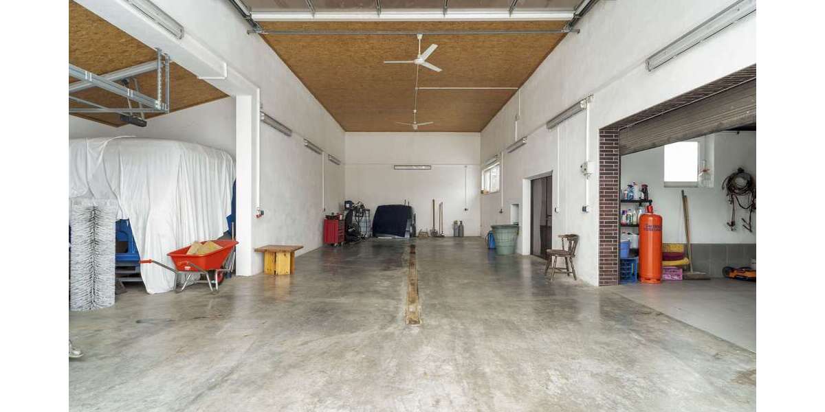 Platz ohne Grenzen: Zweifamilienhaus mit Halle für Familie & Anleger - Zweifamilienhaus Weinbach | Angebot:25025563