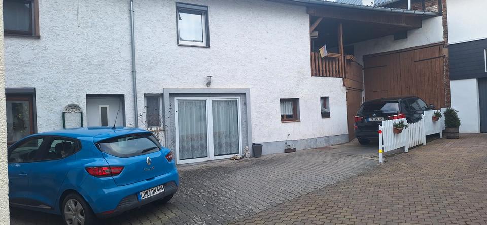 Doppelhaushälfte Hüttenberg - 9 Zimmer, 140 m&sup2;, 200.000&euro; | Angebot:26415348