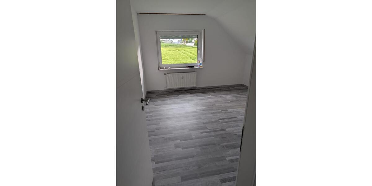Dachgeschoßwohnung Beselich - 3 Zimmer, 95 m&sup2;, 750&euro; | Angebot:26613007